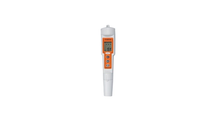 pH and temperature meter for water